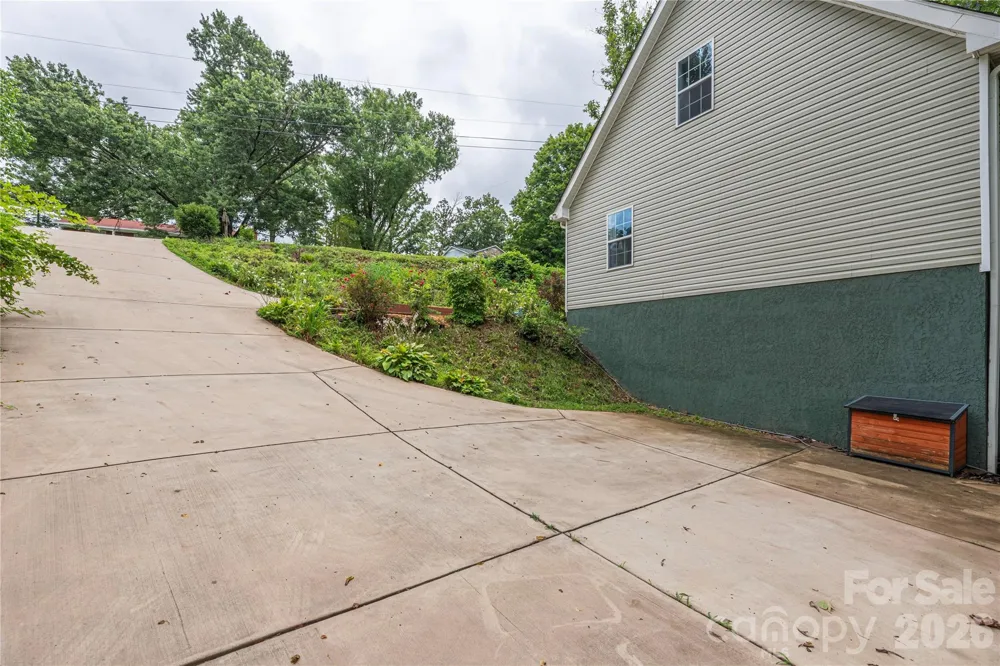 10 E Rolling Acres Drive Weaverville, NC 28787