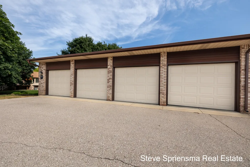 2889 S Wentward Court Hudsonville, MI 49426