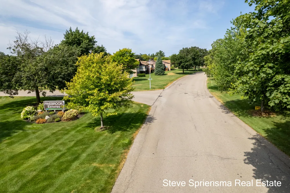 2889 S Wentward Court Hudsonville, MI 49426
