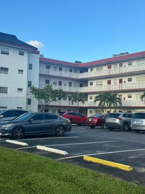 4140 NW 44th Ave #413 Lauderdale Lakes, FL 33319