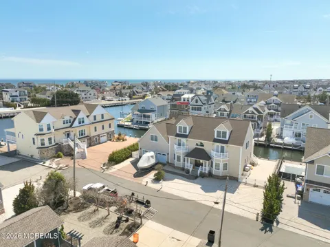 305 Sloop Lane