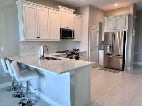 5569 CANNES CIRCLE