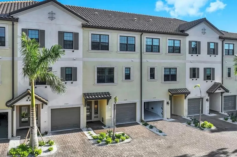 5569 CANNES CIRCLE Sarasota, FL 34231