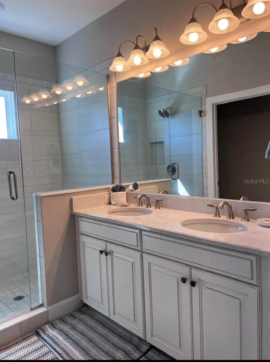 5569 CANNES CIRCLE Sarasota, FL 34231