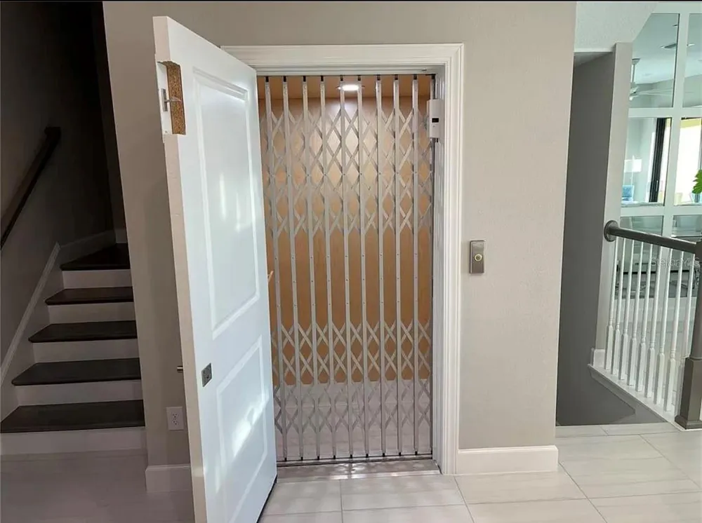 5569 CANNES CIRCLE Sarasota, FL 34231