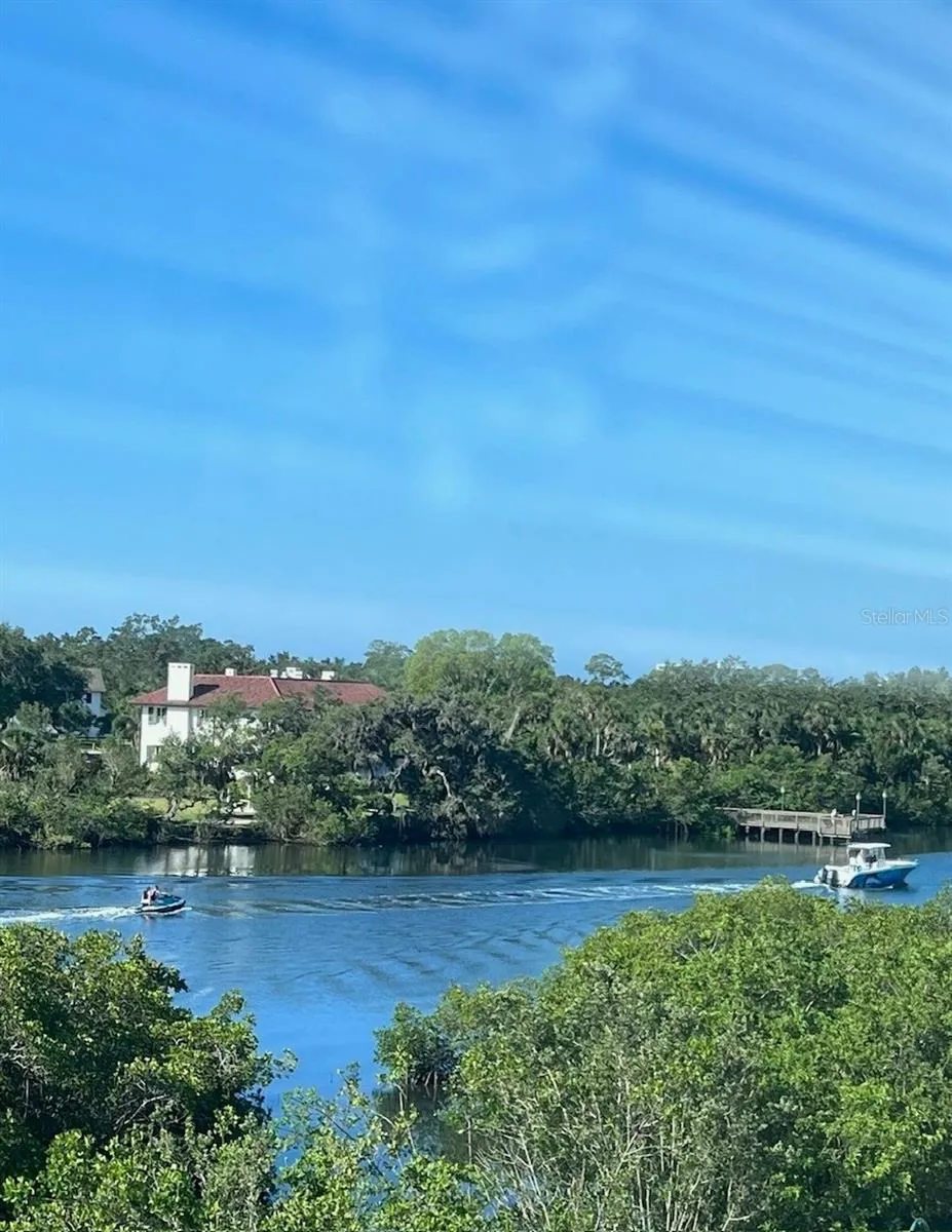 5569 CANNES CIRCLE Sarasota, FL 34231