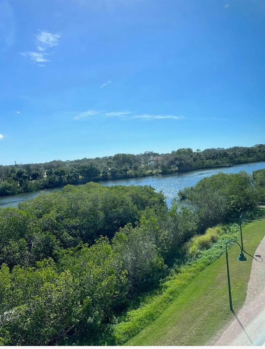5569 CANNES CIRCLE Sarasota, FL 34231