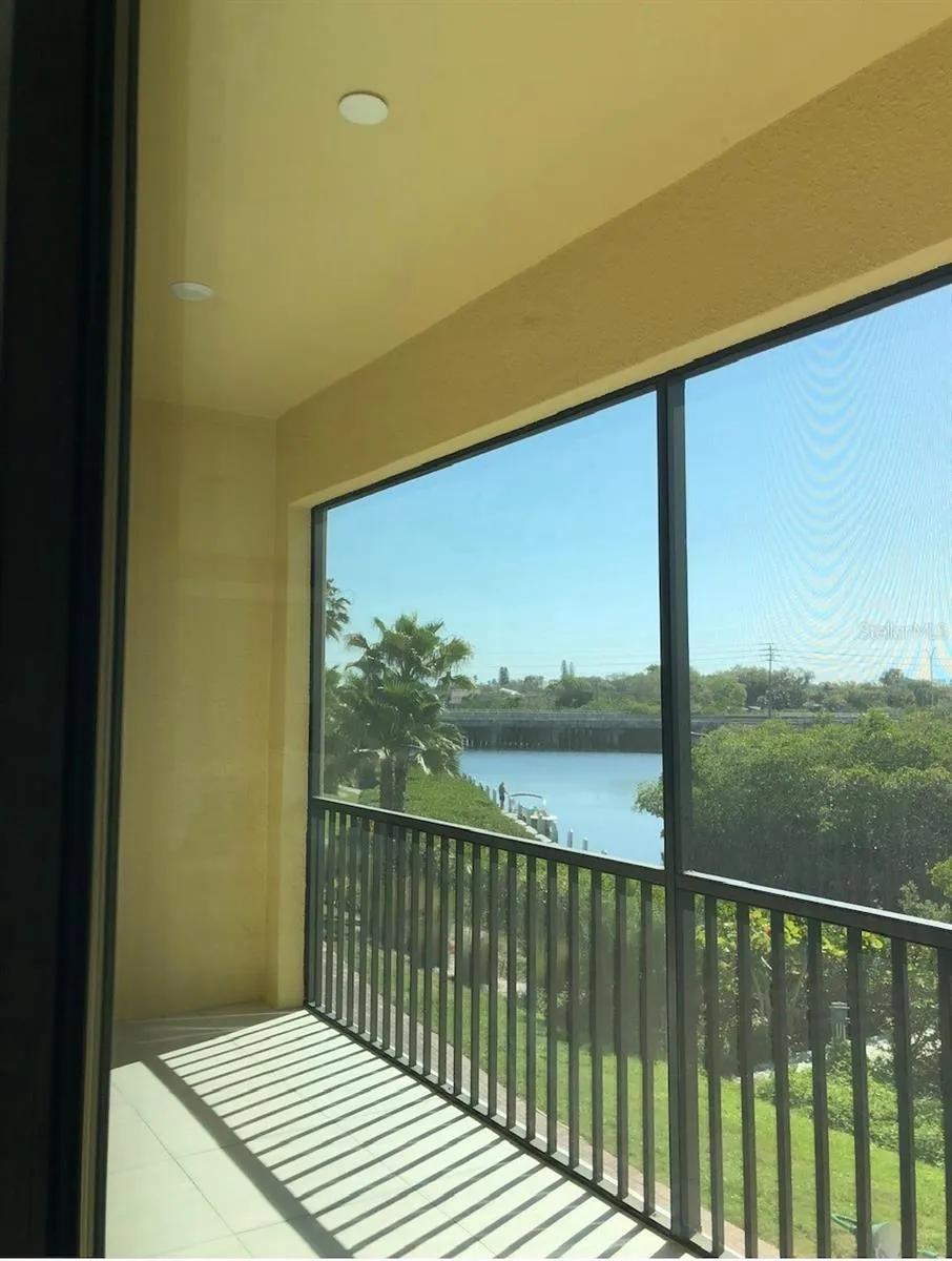 5569 CANNES CIRCLE Sarasota, FL 34231
