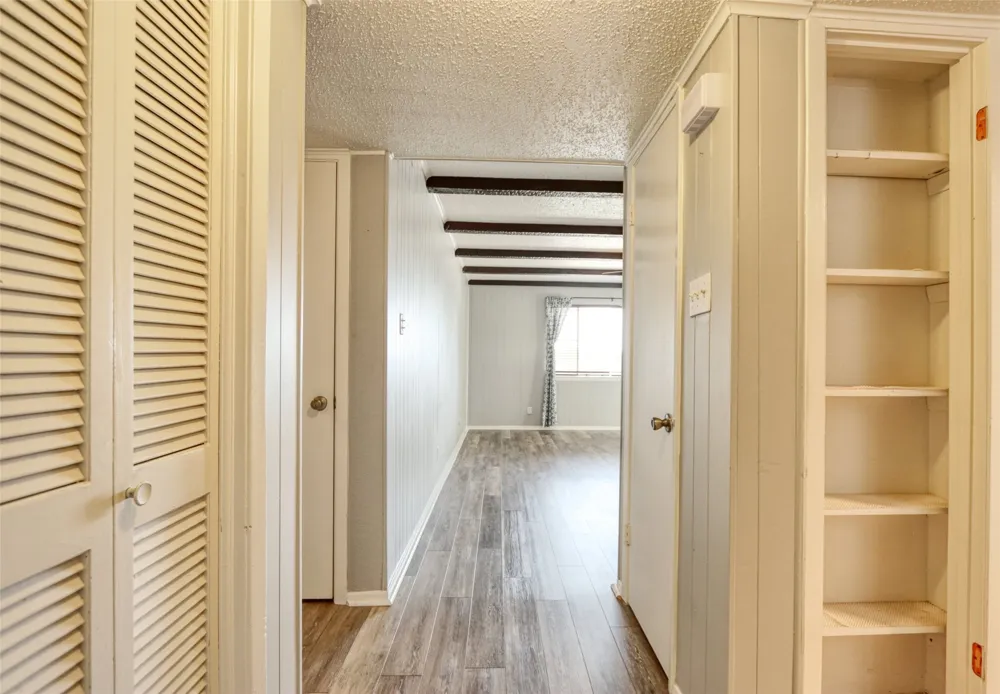 109 Harbor Drive #205 Runaway Bay, TX 76426