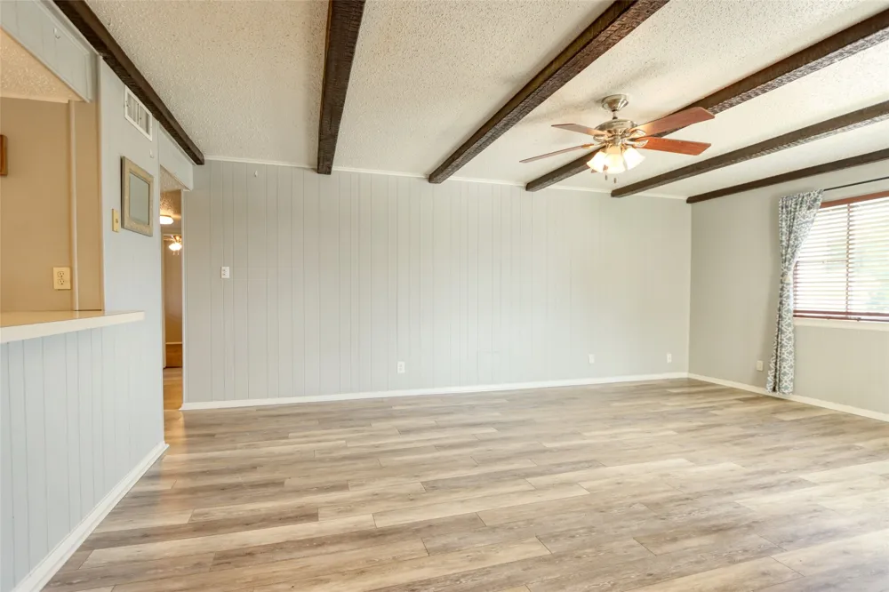 109 Harbor Drive #205 Runaway Bay, TX 76426
