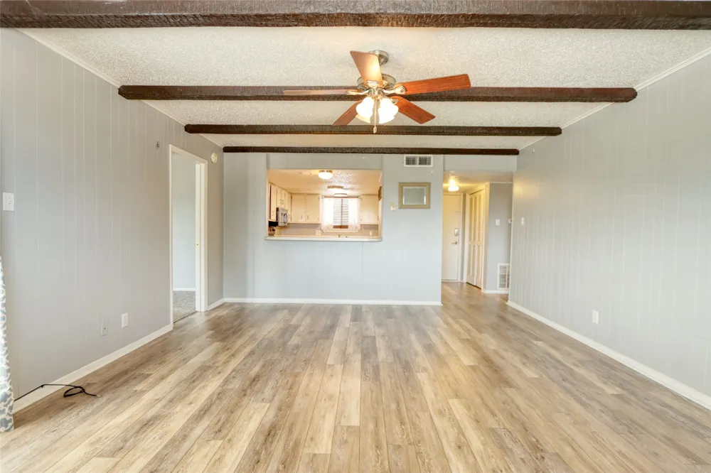 109 Harbor Drive #205 Runaway Bay, TX 76426