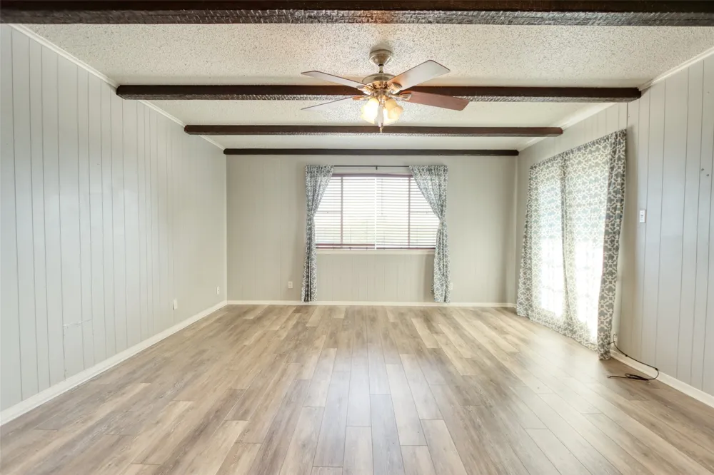 109 Harbor Drive #205 Runaway Bay, TX 76426