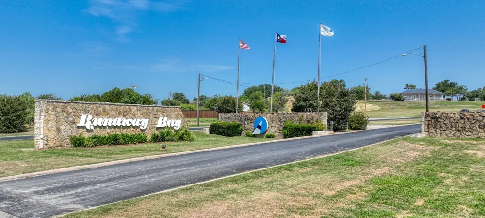 109 Harbor Drive #205 Runaway Bay, TX 76426