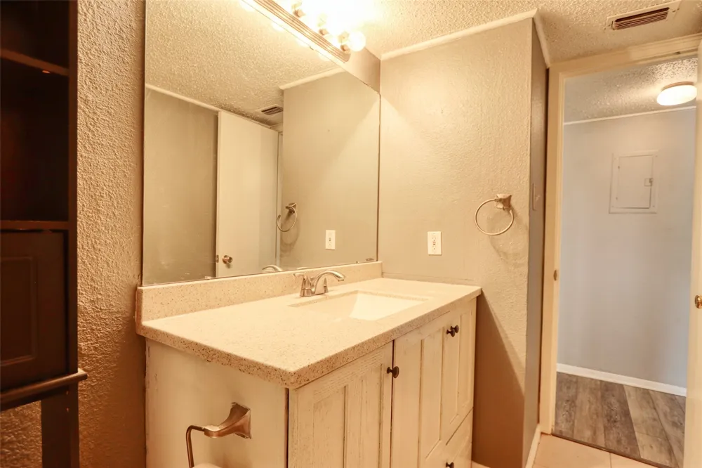 109 Harbor Drive #205 Runaway Bay, TX 76426