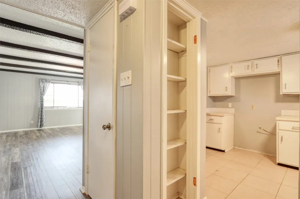 109 Harbor Drive #205 Runaway Bay, TX 76426