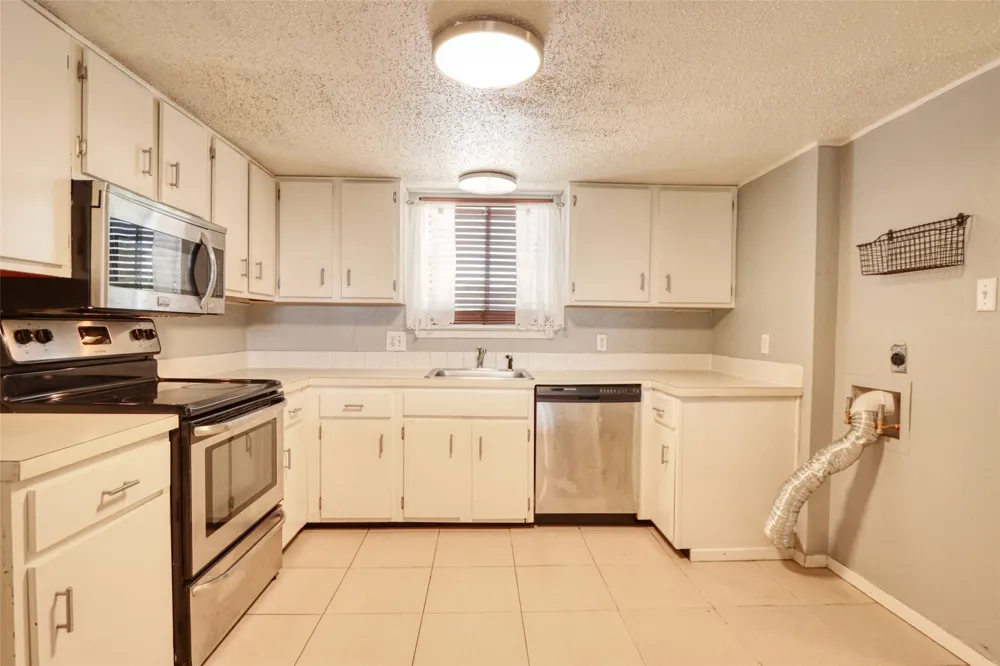 109 Harbor Drive #205 Runaway Bay, TX 76426