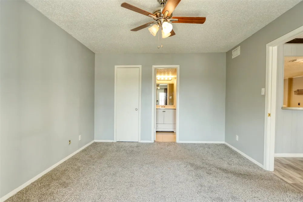 109 Harbor Drive #205 Runaway Bay, TX 76426
