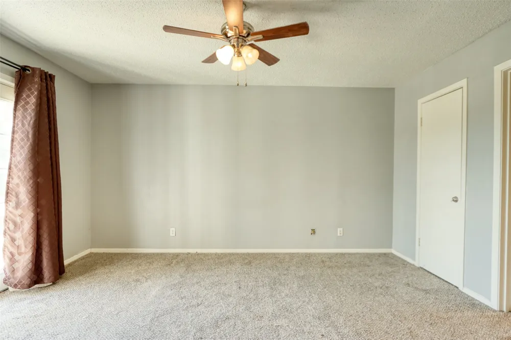 109 Harbor Drive #205 Runaway Bay, TX 76426