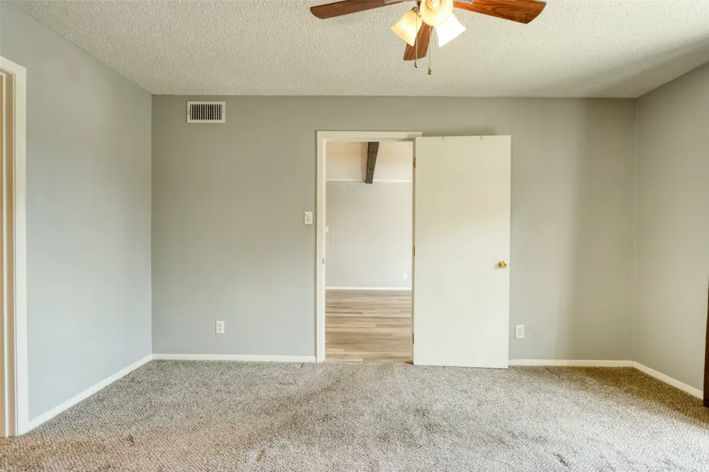 109 Harbor Drive #205 Runaway Bay, TX 76426