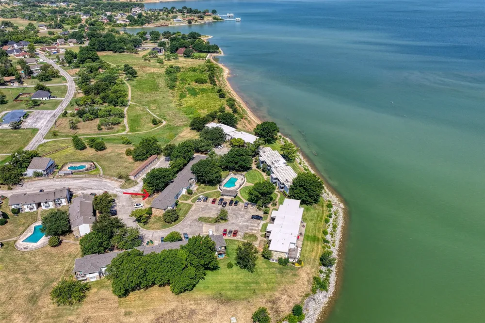 109 Harbor Drive #205 Runaway Bay, TX 76426