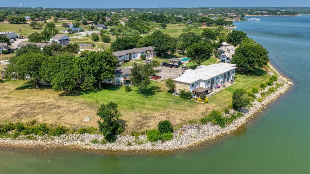 109 Harbor Drive #205 Runaway Bay, TX 76426