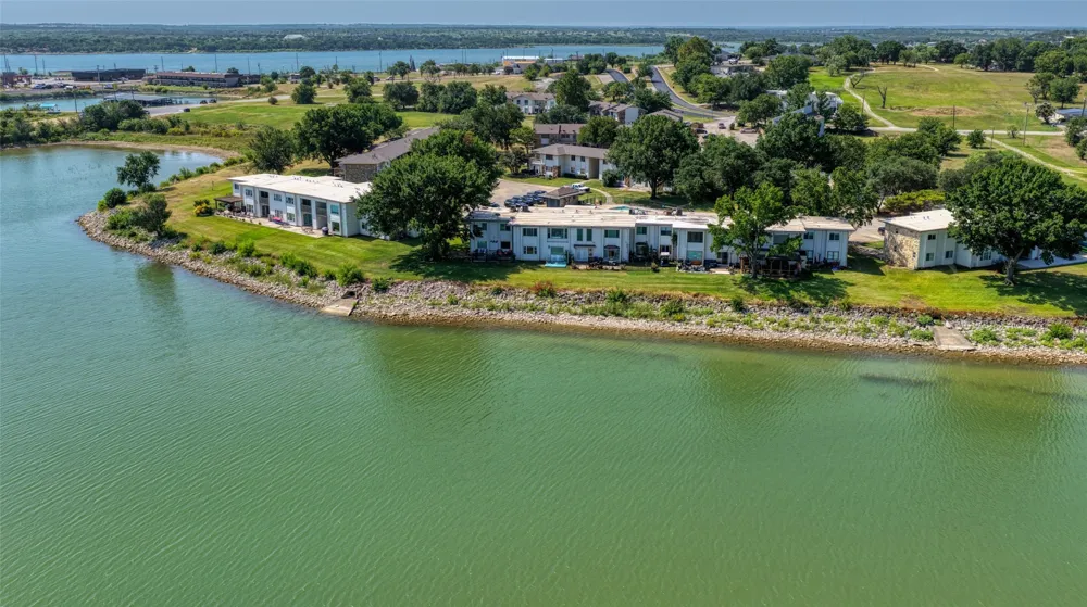 109 Harbor Drive #205 Runaway Bay, TX 76426