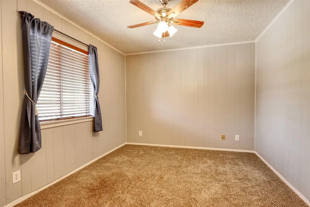 109 Harbor Drive #205 Runaway Bay, TX 76426