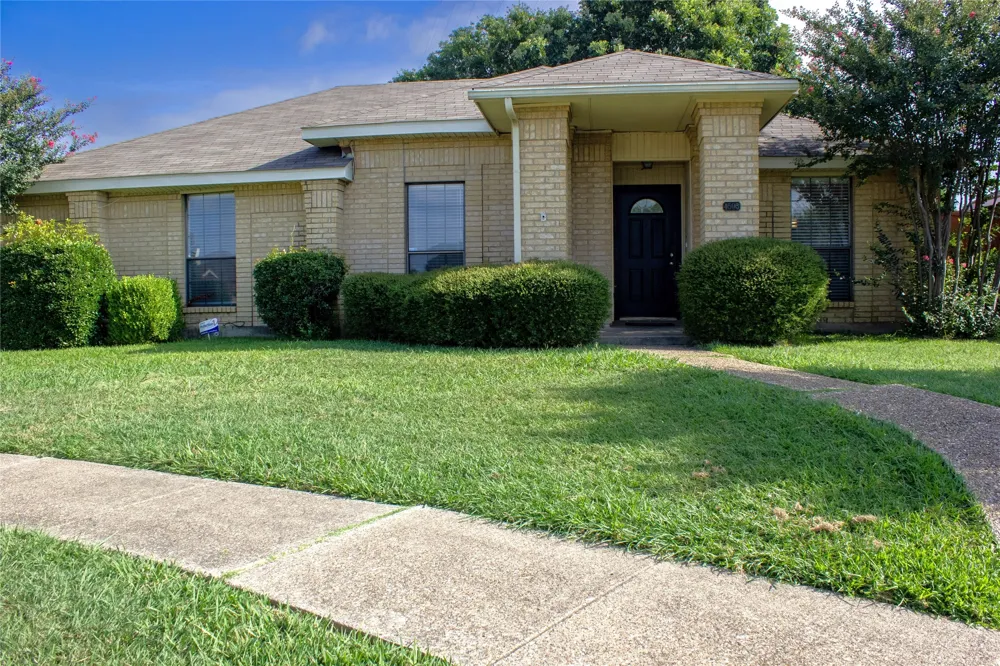 4505 Beaus Way Garland, TX 75043
