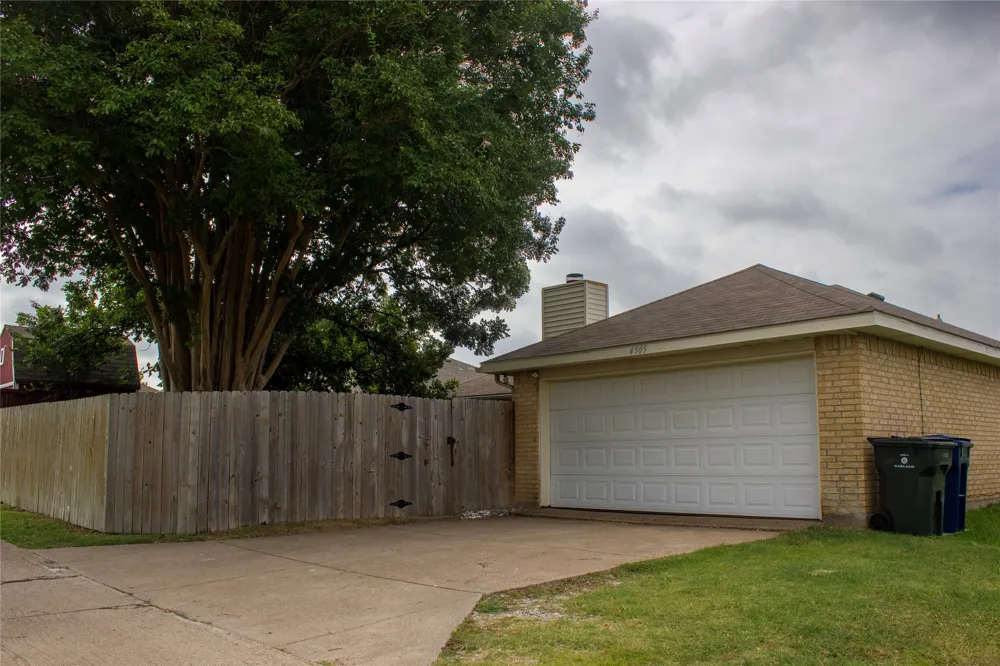 4505 Beaus Way Garland, TX 75043
