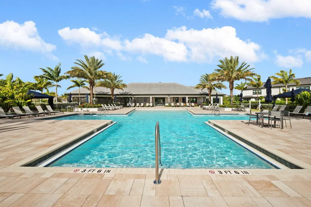 4601 Pinehurst Trail E Oakland Park, FL 33309