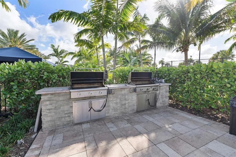 4601 Pinehurst Trail E Oakland Park, FL 33309