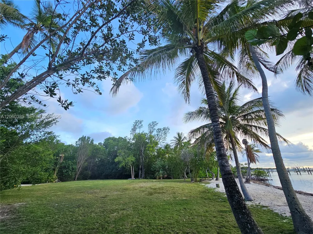 41 Sunset Rd Key Largo, FL 33037