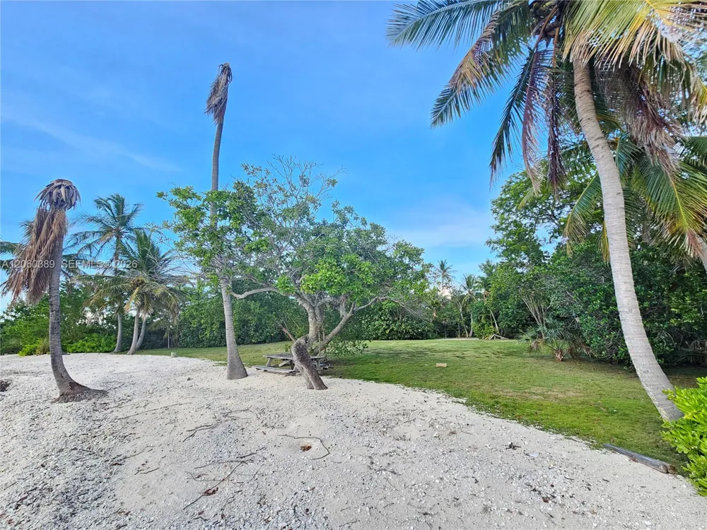 41 Sunset Rd Key Largo, FL 33037