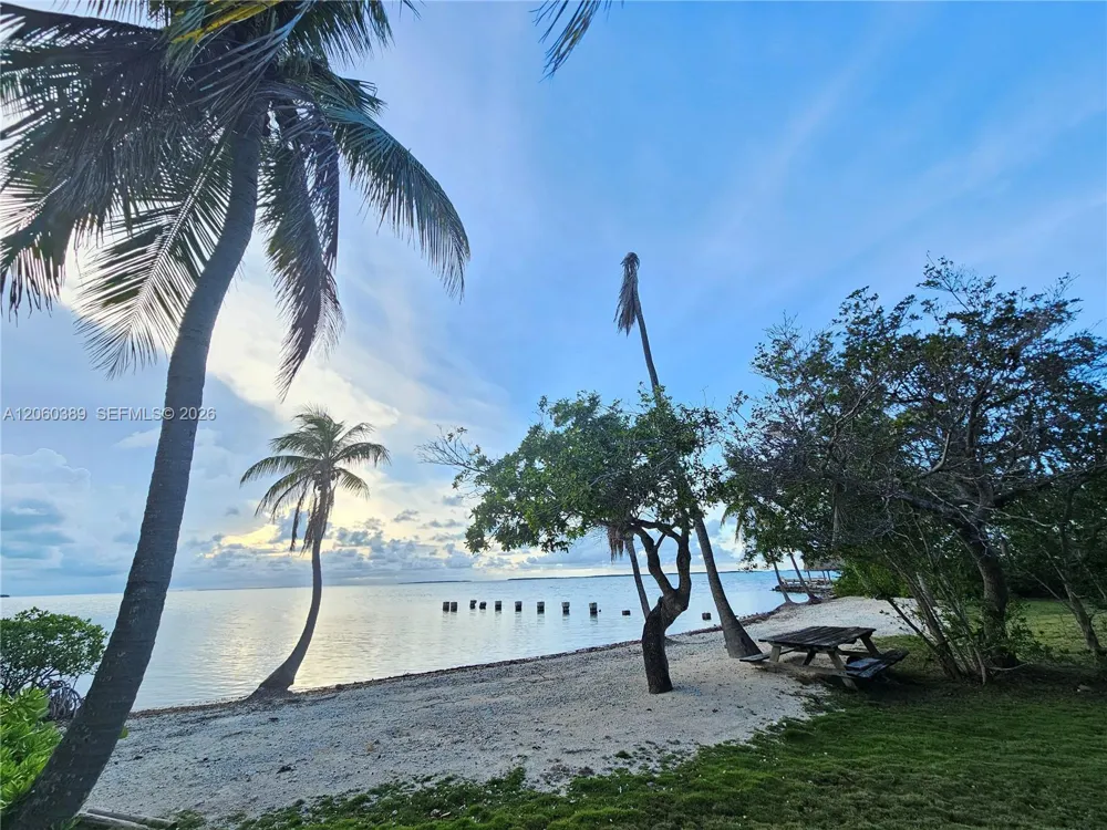 41 Sunset Rd Key Largo, FL 33037