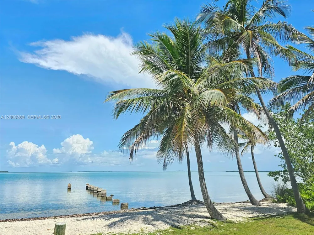 41 Sunset Rd Key Largo, FL 33037