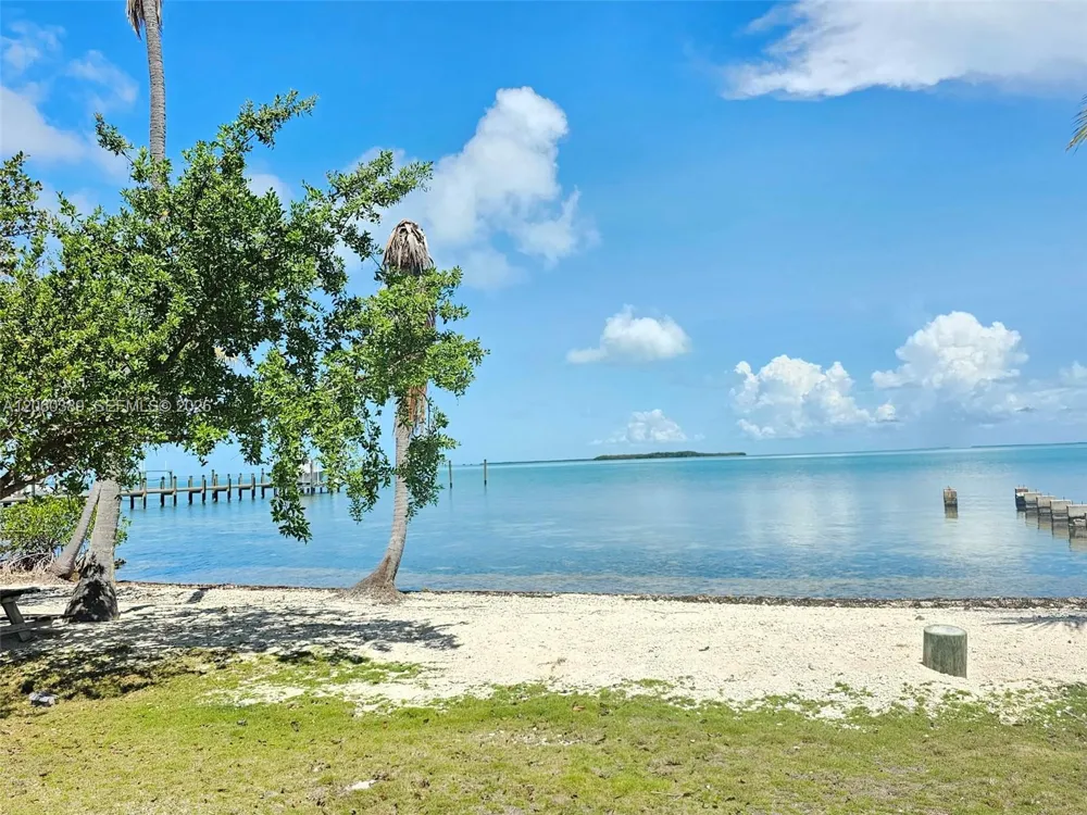 41 Sunset Rd Key Largo, FL 33037