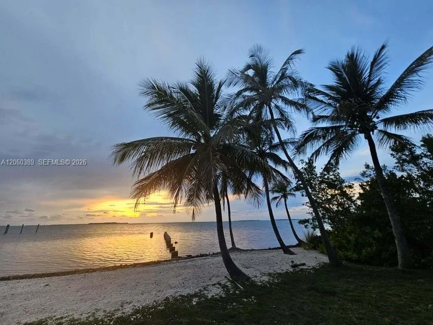 41 Sunset Rd Key Largo, FL 33037