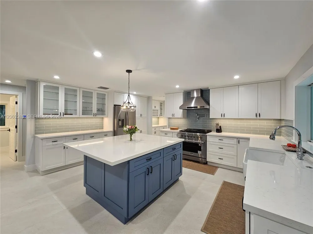 41 Sunset Rd Key Largo, FL 33037