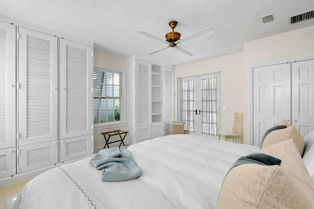117 VIA VIZCAYA Palm Beach, FL 33480