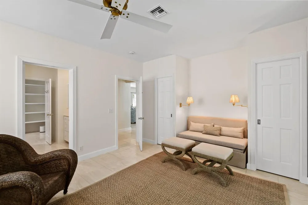 117 VIA VIZCAYA Palm Beach, FL 33480