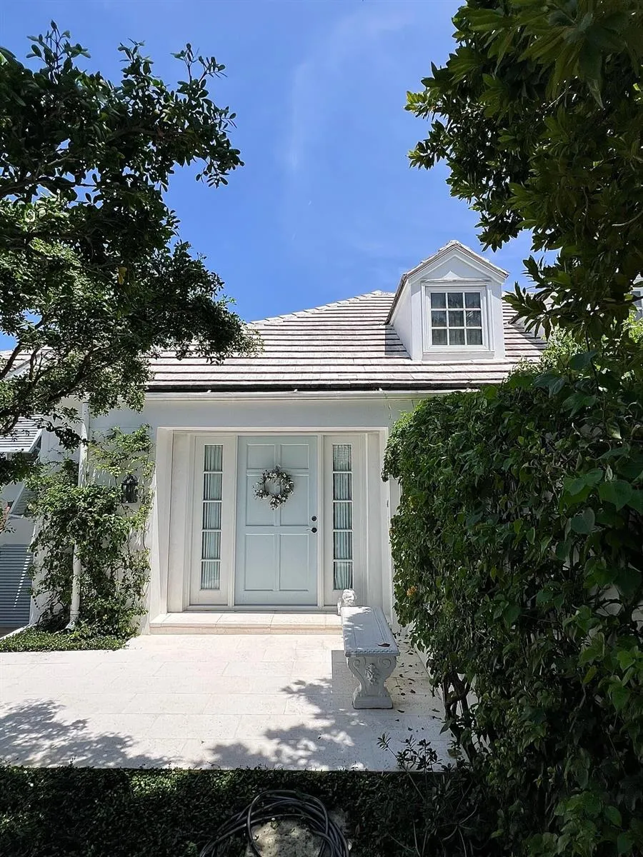 117 VIA VIZCAYA Palm Beach, FL 33480