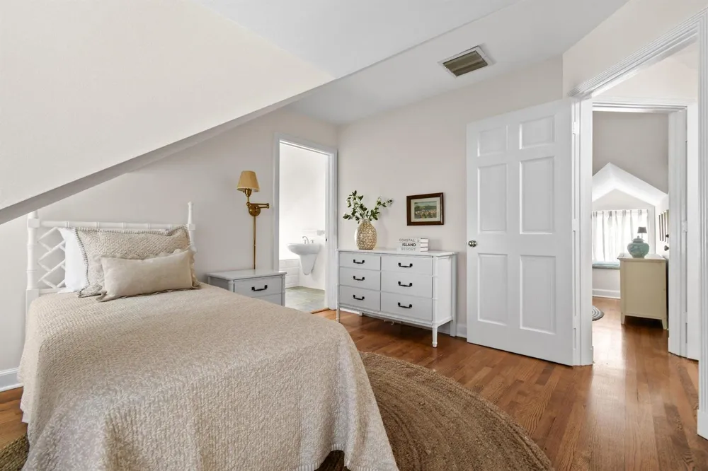 117 VIA VIZCAYA Palm Beach, FL 33480