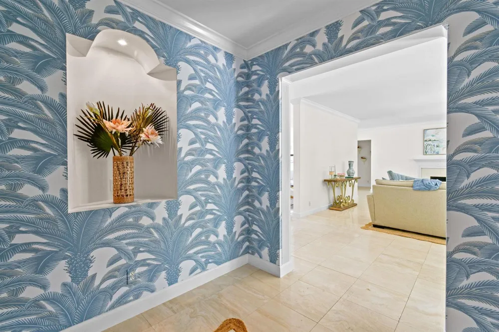 117 VIA VIZCAYA Palm Beach, FL 33480