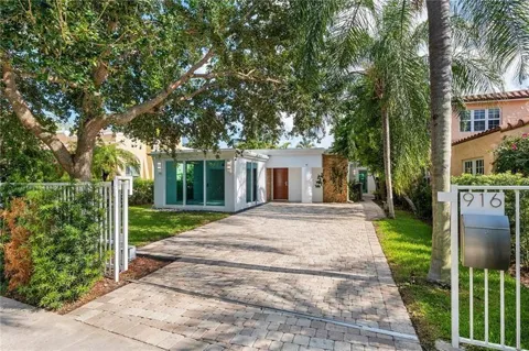 916 SE 5TH COURT