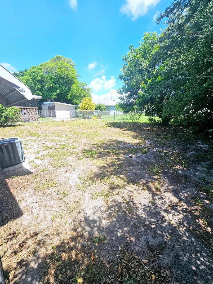 1556 W 20TH STREET Riviera Beach, FL 33404