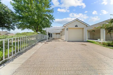 5501 Stoney Glen Drive