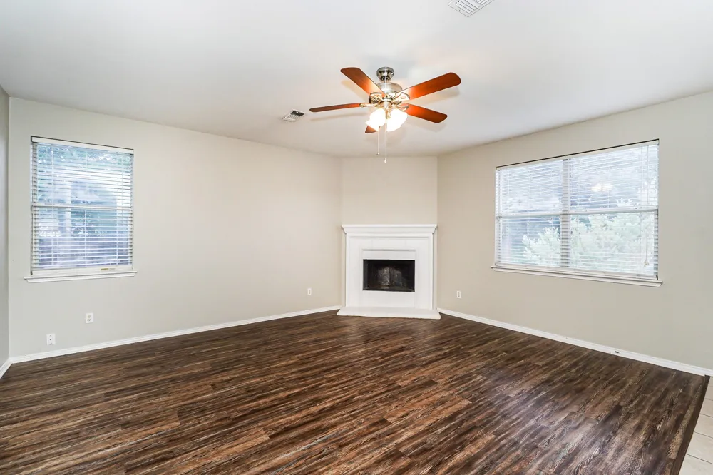 962 Heather Street Burleson, TX 76028