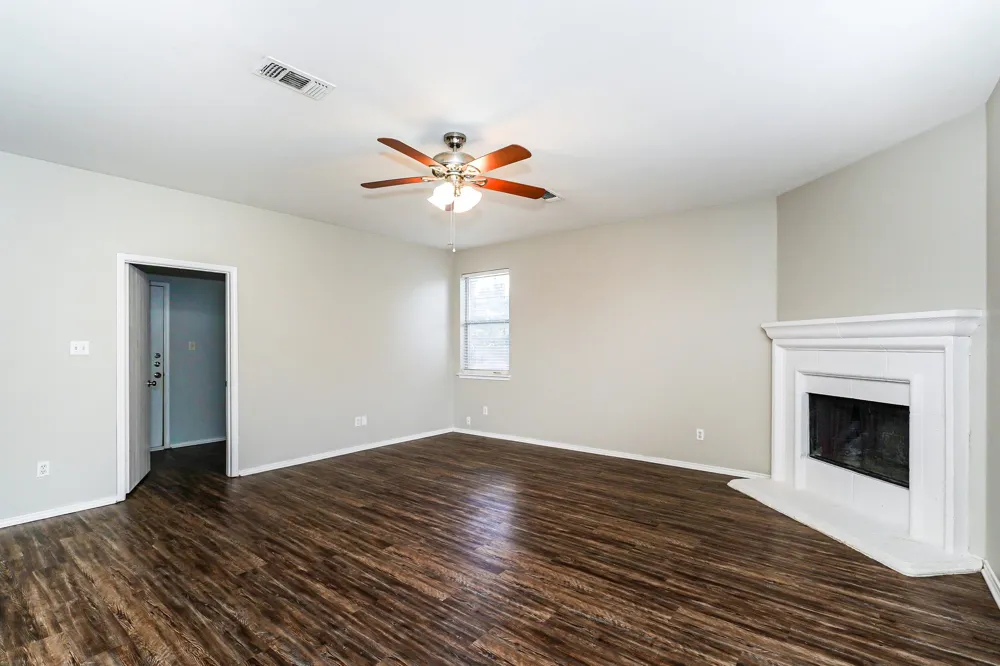 962 Heather Street Burleson, TX 76028