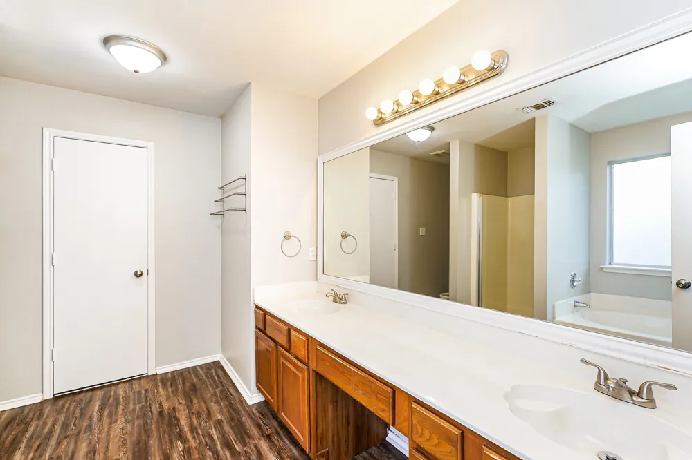 962 Heather Street Burleson, TX 76028