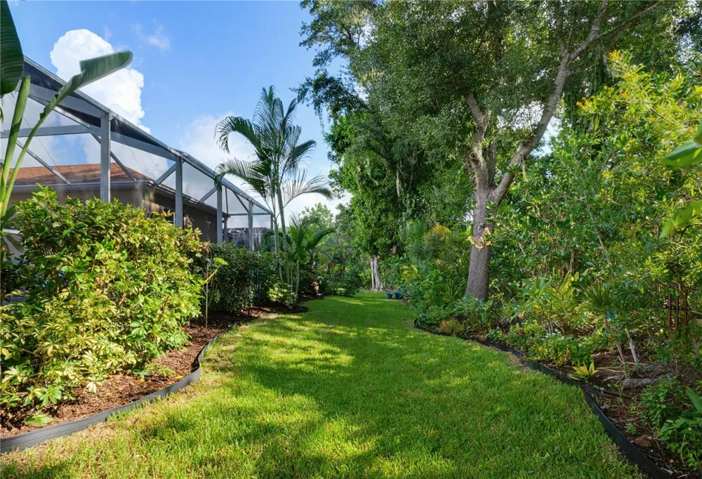 7155 SPIKERUSH COURT Bradenton, FL 34202